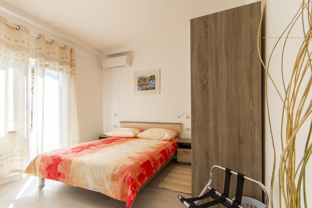 Rooms Vilena Medulin Exterior foto